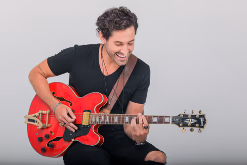 Songs on the Square: Thiago Gusi Event Image